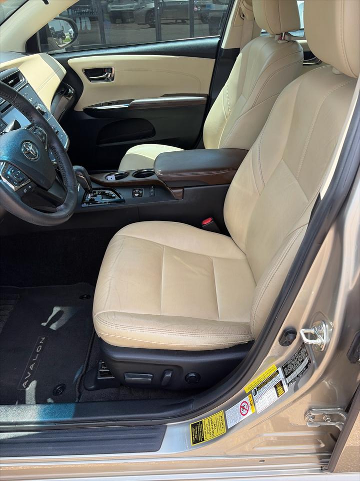 Toyota Avalon XLE Premium (Natl) 2017