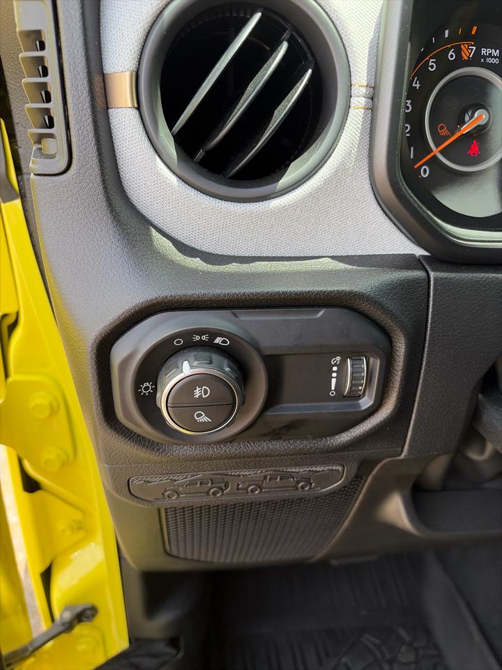 Jeep Gladiator Nighthawk 4x4 2024
