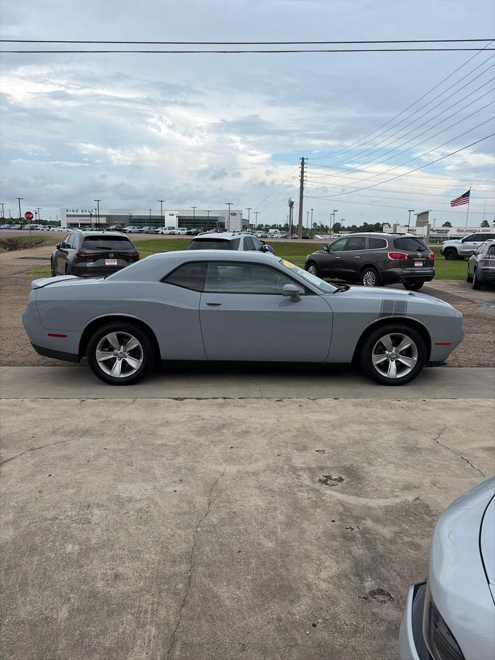 Dodge Challenger SXT RWD 2020