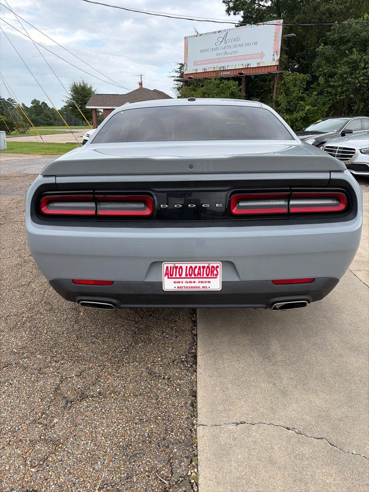 Dodge Challenger SXT RWD 2020