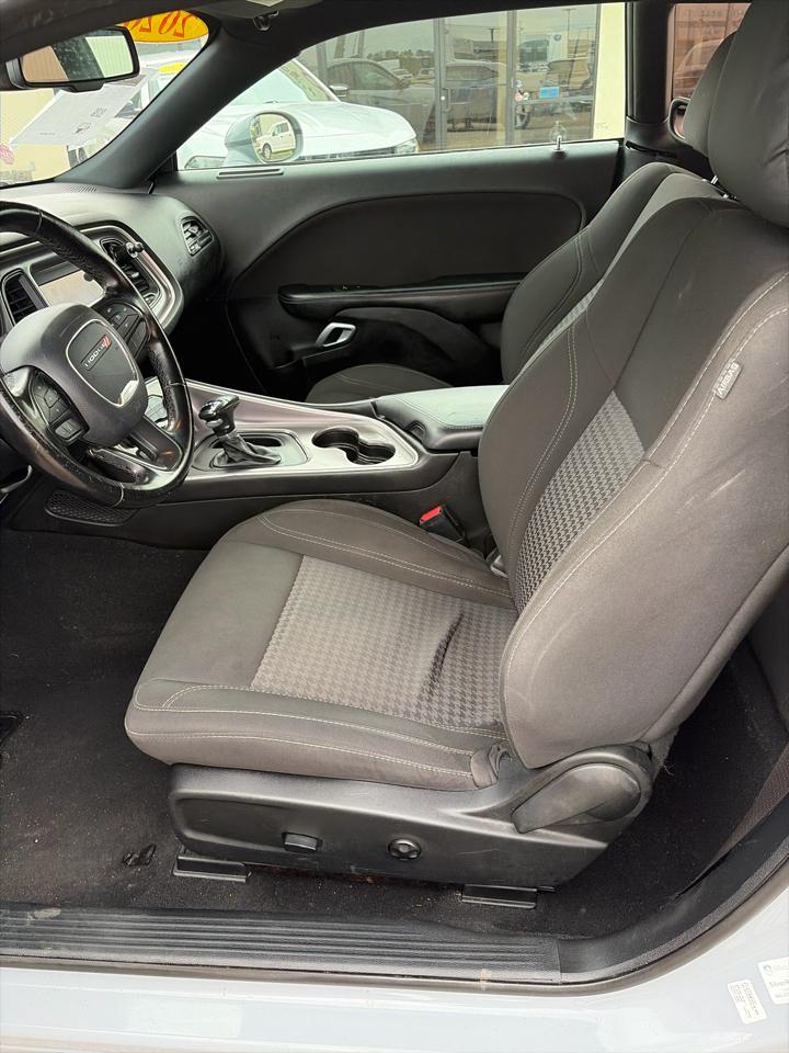 Dodge Challenger SXT RWD 2020