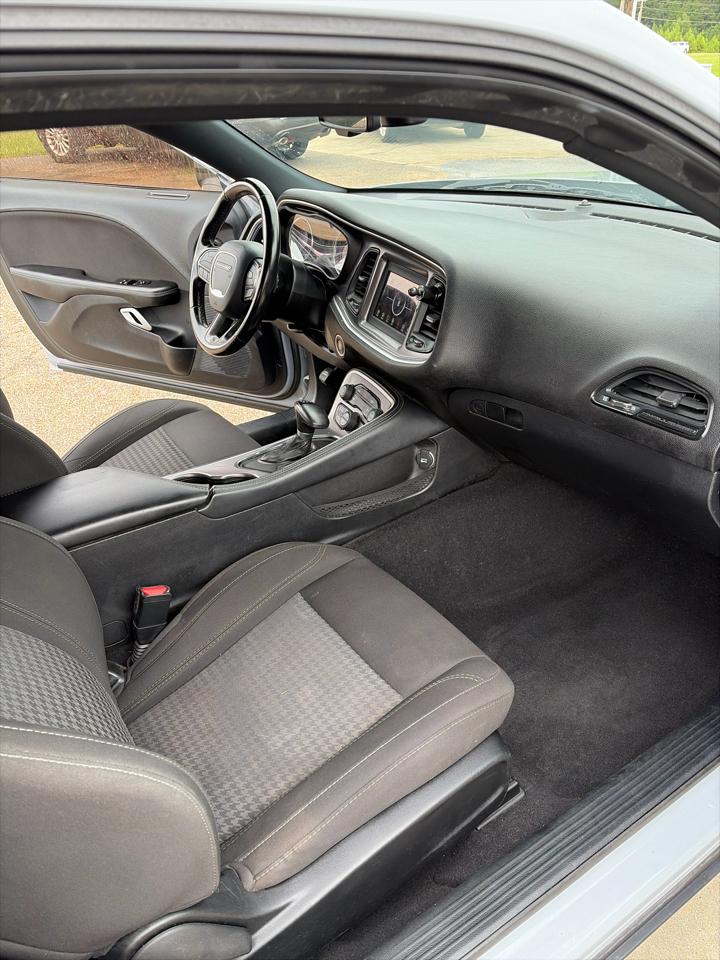 Dodge Challenger SXT RWD 2020