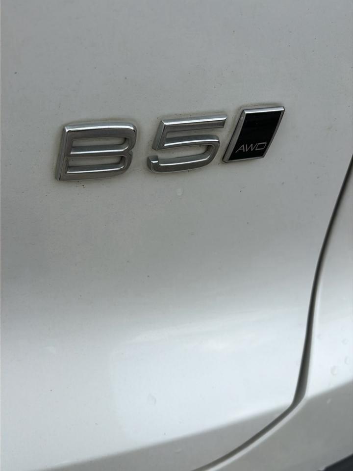Volvo XC40 B5 AWD Plus Bright Theme 2024