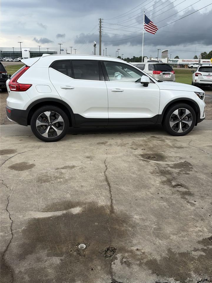 Volvo XC40 B5 AWD Plus Bright Theme 2024