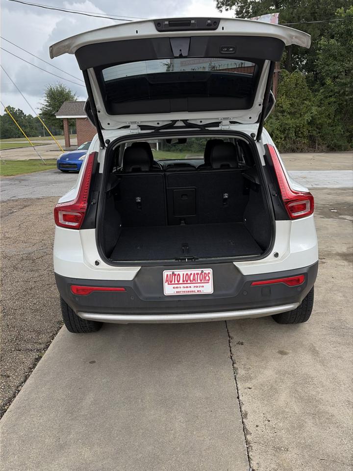 Volvo XC40 B5 AWD Plus Bright Theme 2024