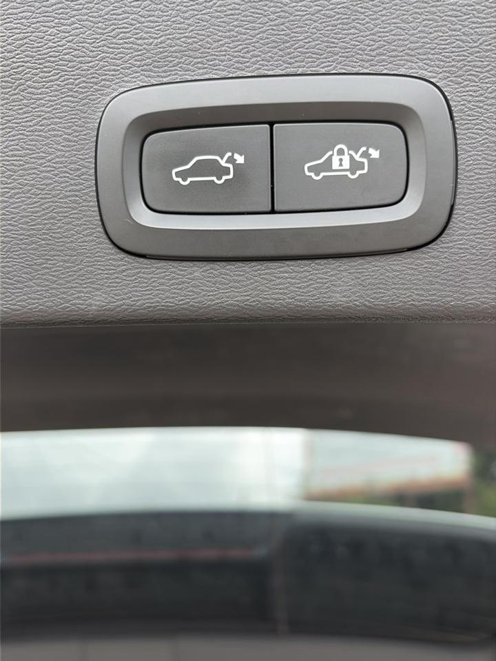 Volvo XC40 B5 AWD Plus Bright Theme 2024