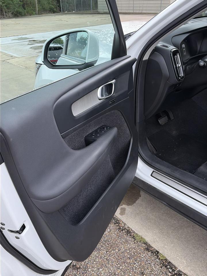 Volvo XC40 B5 AWD Plus Bright Theme 2024