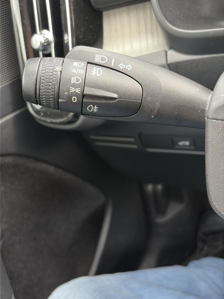 Volvo XC40 B5 AWD Plus Bright Theme 2024