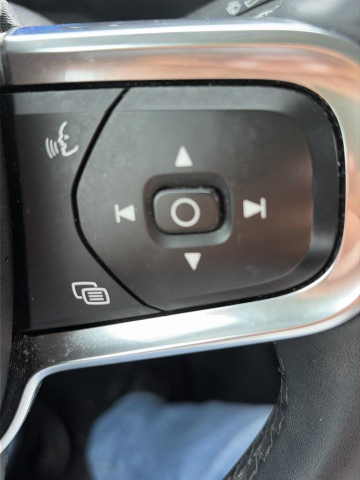 Volvo XC40 B5 AWD Plus Bright Theme 2024