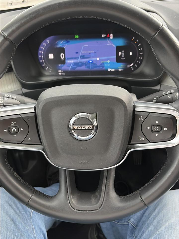 Volvo XC40 B5 AWD Plus Bright Theme 2024