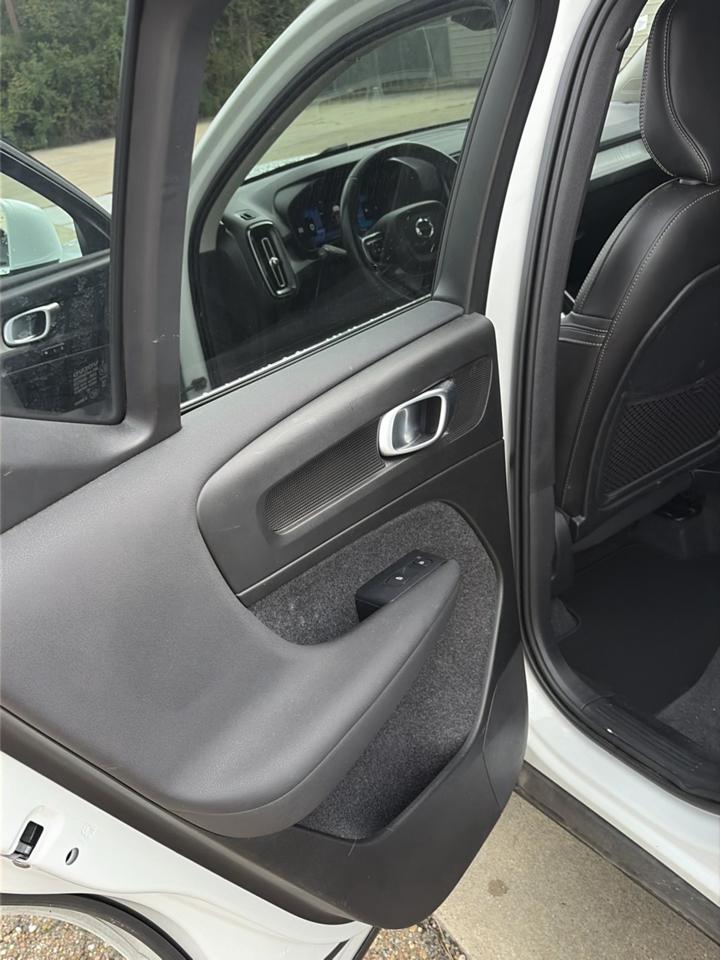 Volvo XC40 B5 AWD Plus Bright Theme 2024