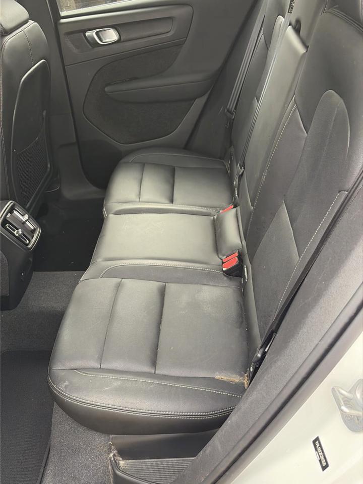 Volvo XC40 B5 AWD Plus Bright Theme 2024