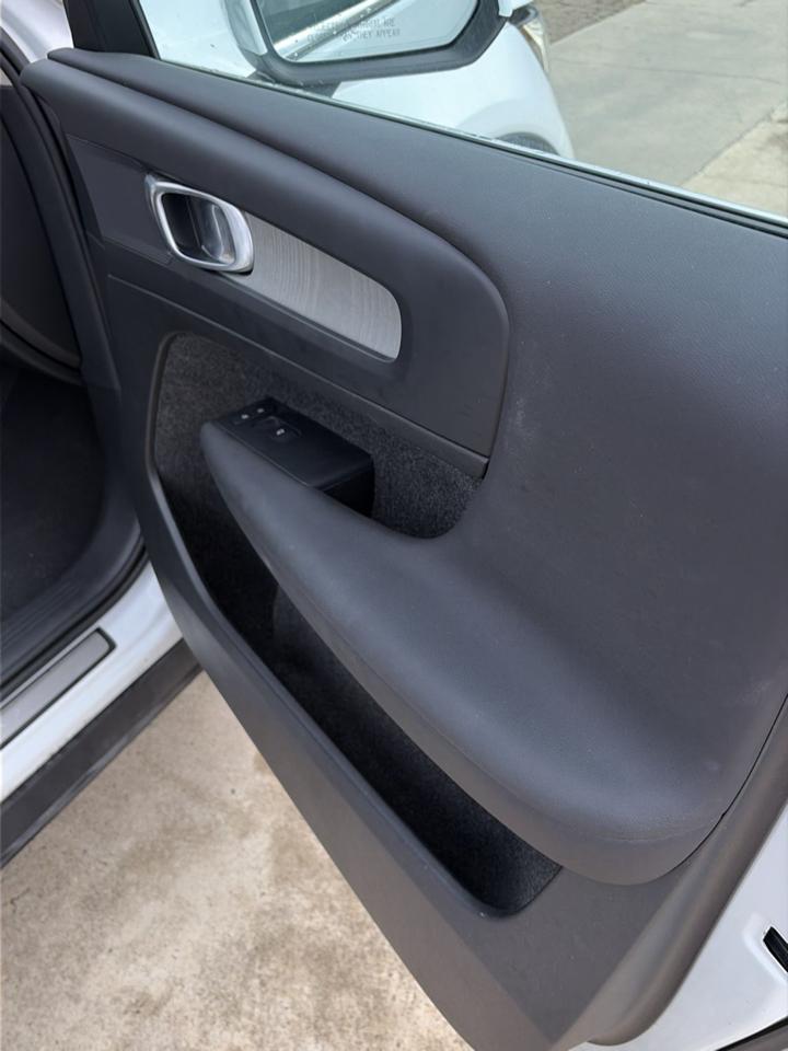 Volvo XC40 B5 AWD Plus Bright Theme 2024