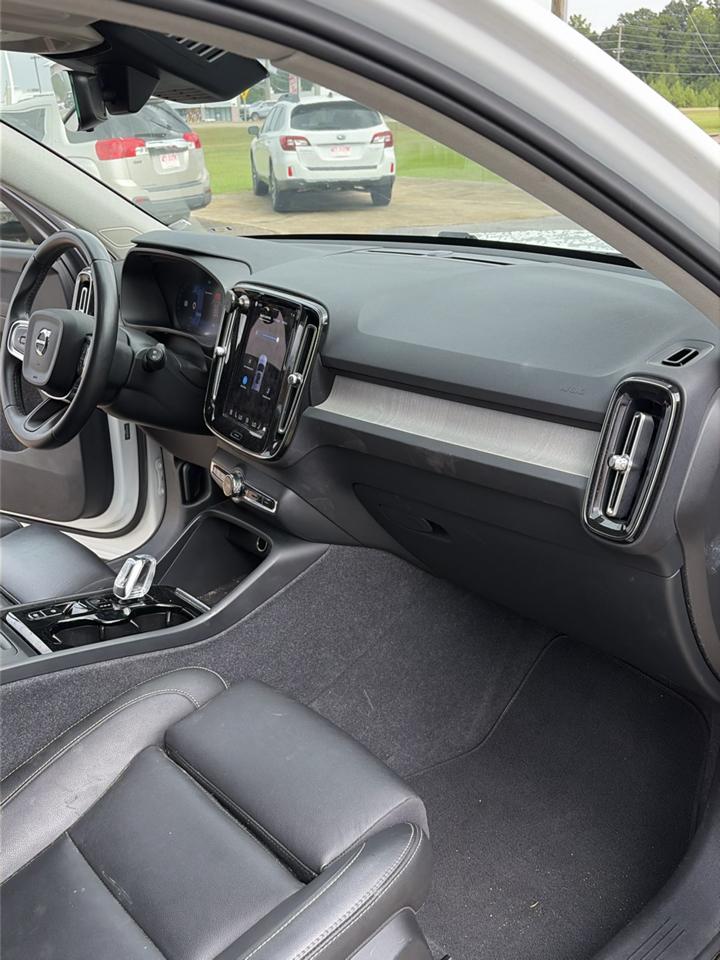 Volvo XC40 B5 AWD Plus Bright Theme 2024