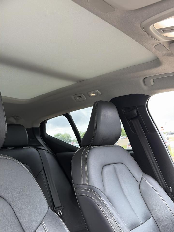 Volvo XC40 B5 AWD Plus Bright Theme 2024