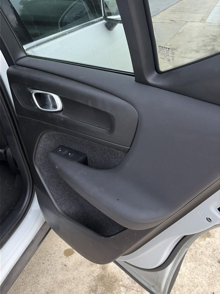 Volvo XC40 B5 AWD Plus Bright Theme 2024