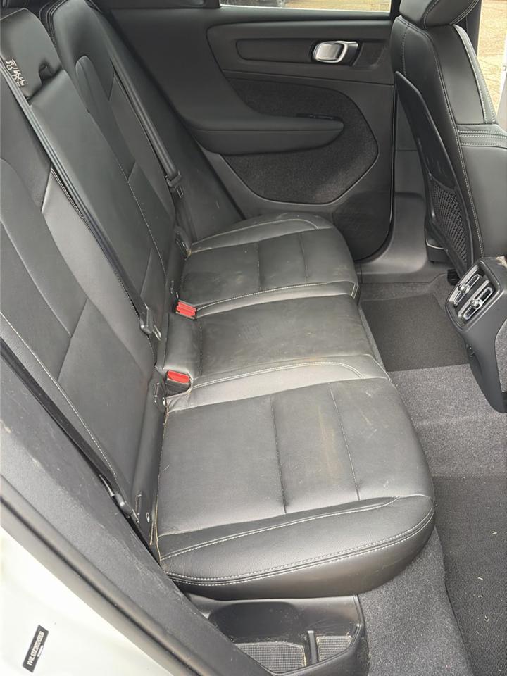 Volvo XC40 B5 AWD Plus Bright Theme 2024