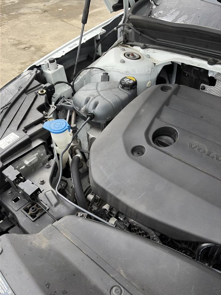 Volvo XC40 B5 AWD Plus Bright Theme 2024