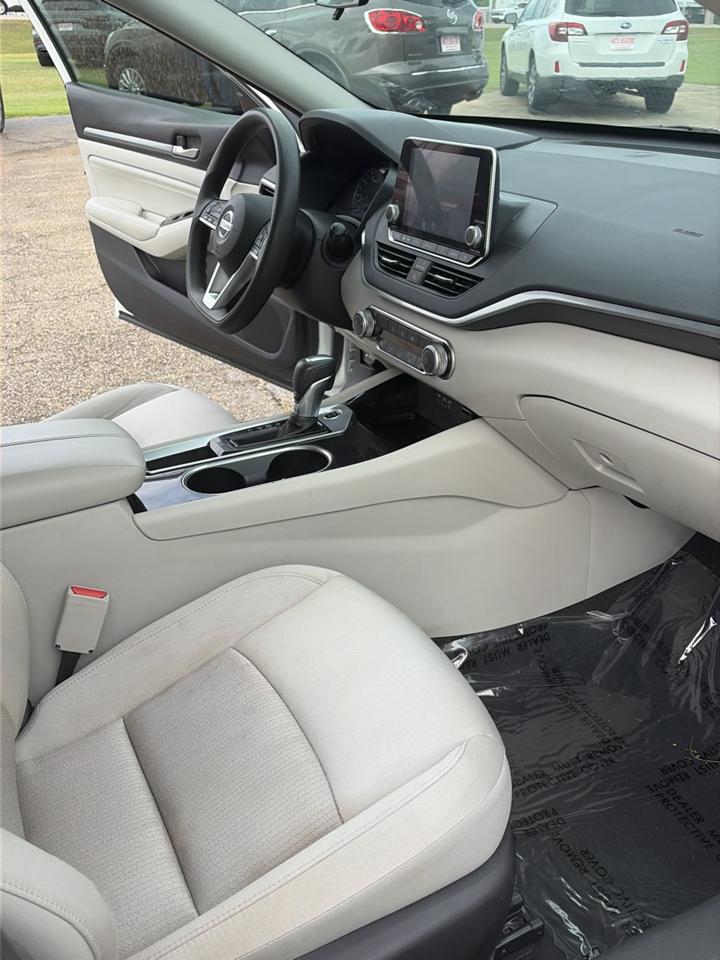 Nissan Altima 2.5 SV Sedan 2021