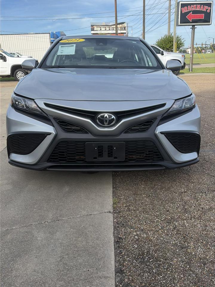 Toyota Camry SE Auto (Natl) 2021