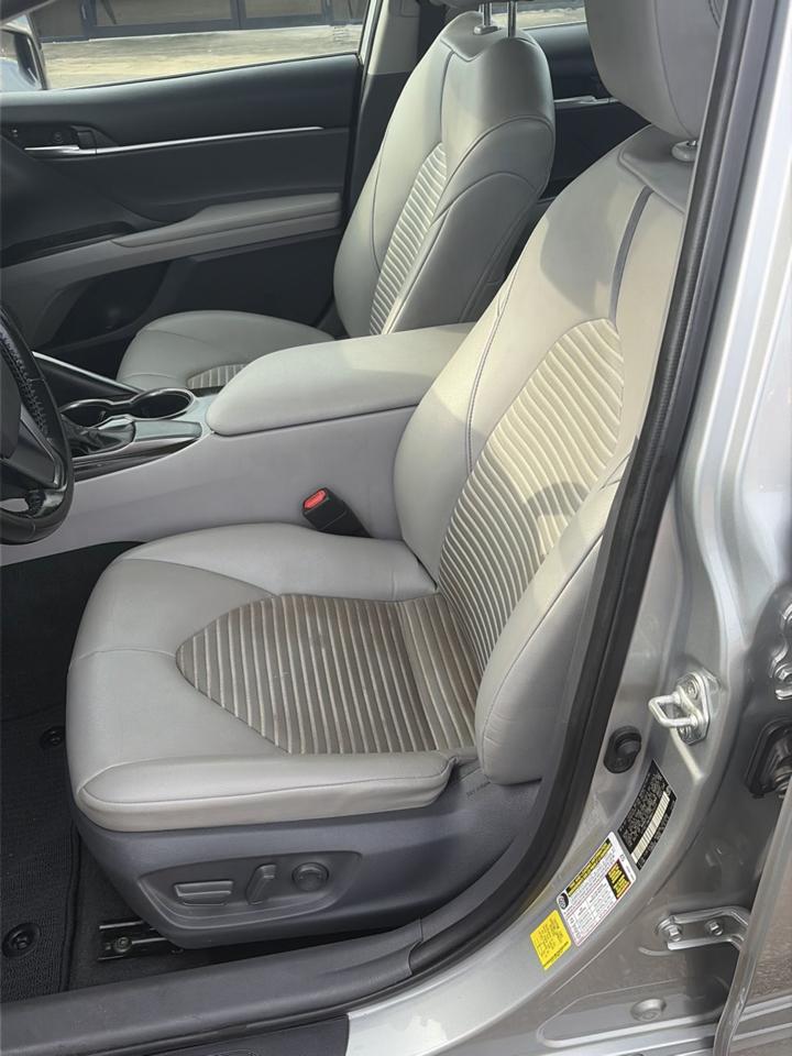 Toyota Camry SE Auto (Natl) 2021