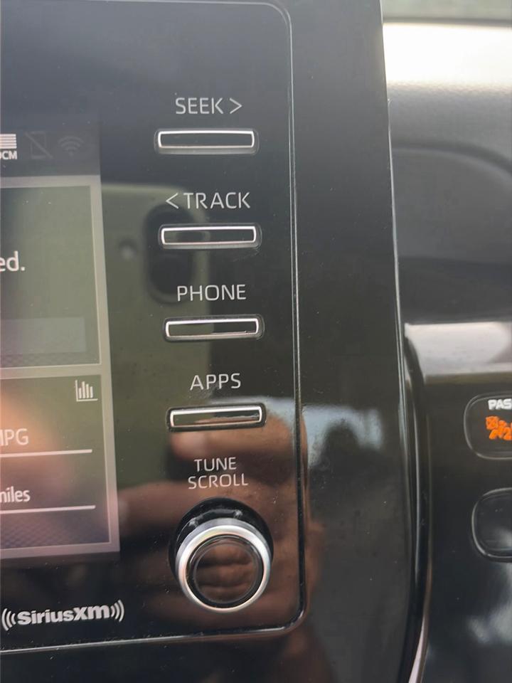Toyota Camry SE Auto (Natl) 2021