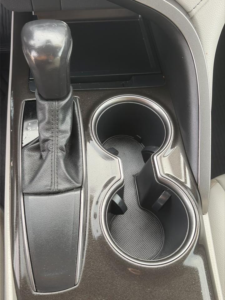 Toyota Camry SE Auto (Natl) 2021