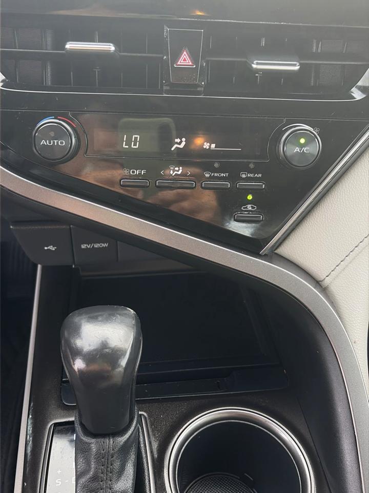 Toyota Camry SE Auto (Natl) 2021