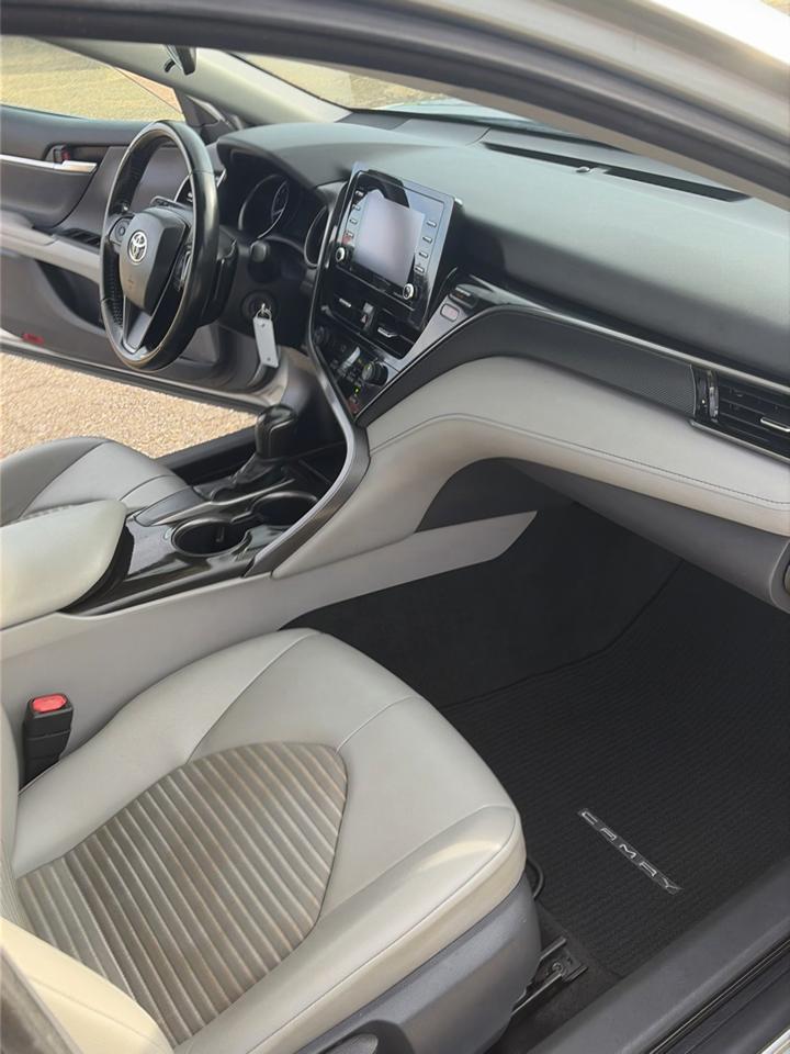 Toyota Camry SE Auto (Natl) 2021