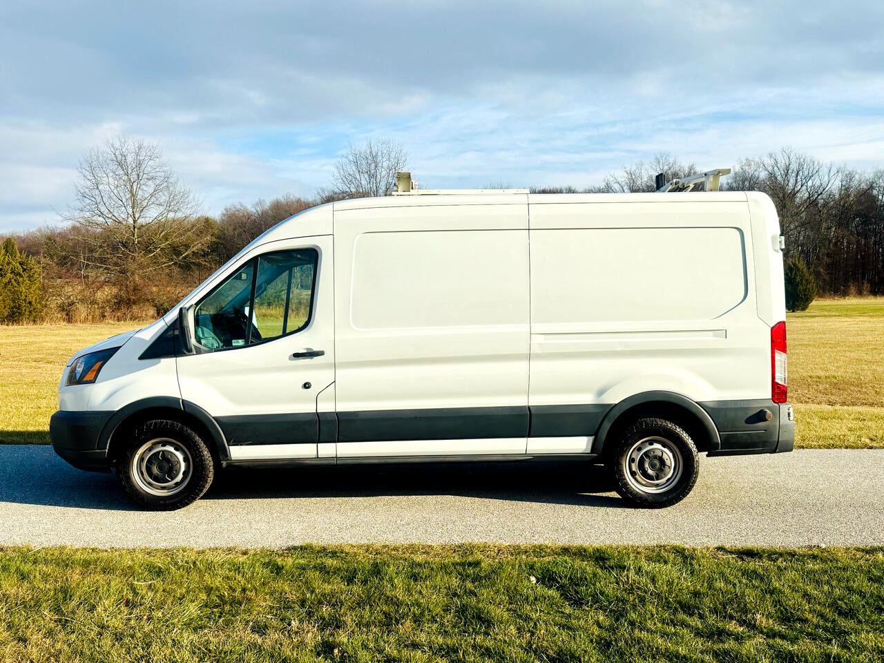 2018 Ford Transit 250 Van Med. Roof w/Sliding Pass. 148-in. WB