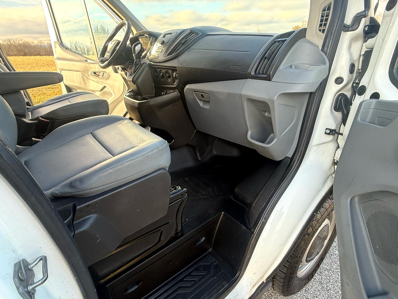 Ford Transit 250 Van Med. Roof w/Sliding Pass. 148-in. WB 2018