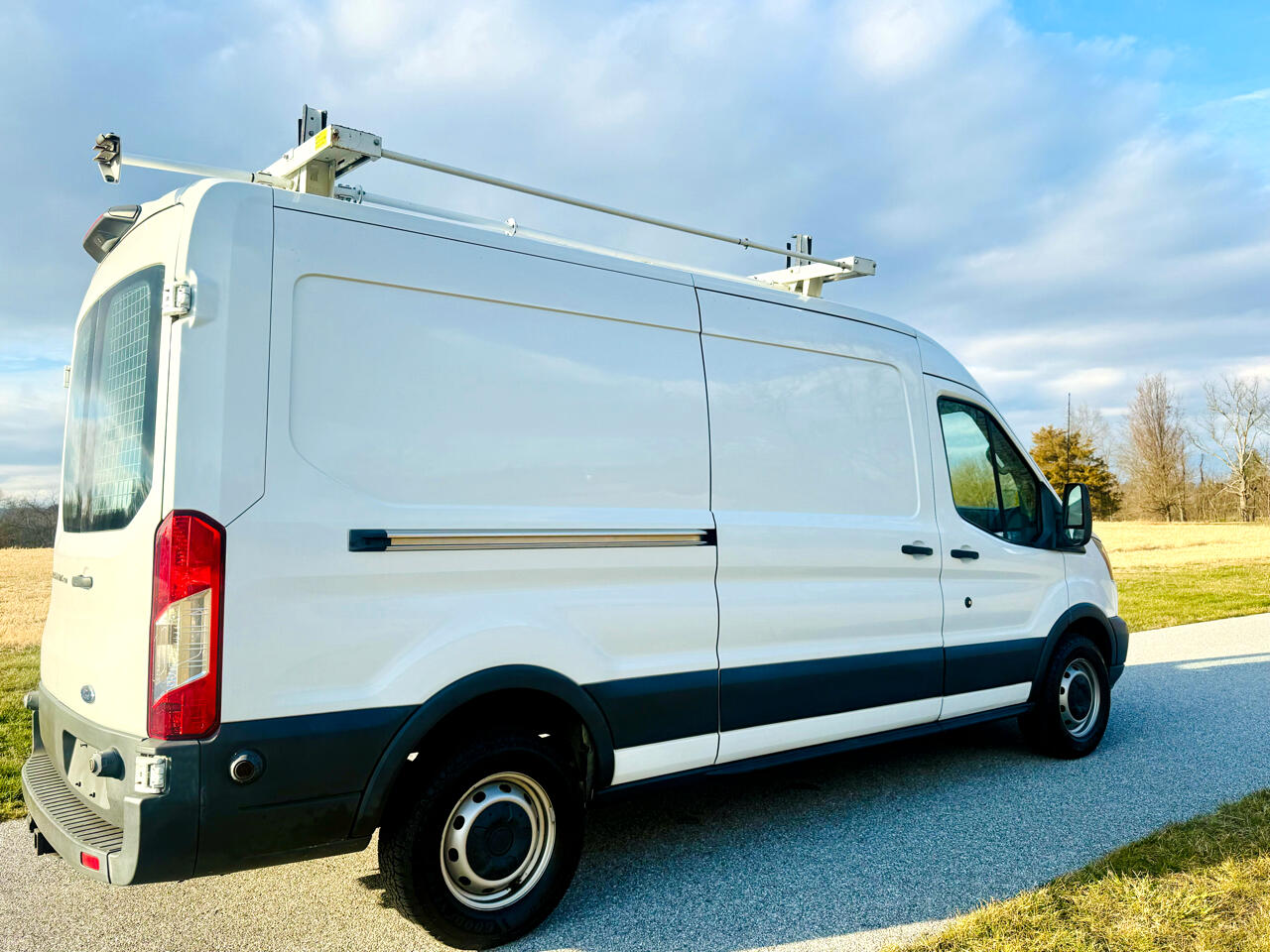 Ford Transit 250 Van Med. Roof w/Sliding Pass. 148-in. WB 2018