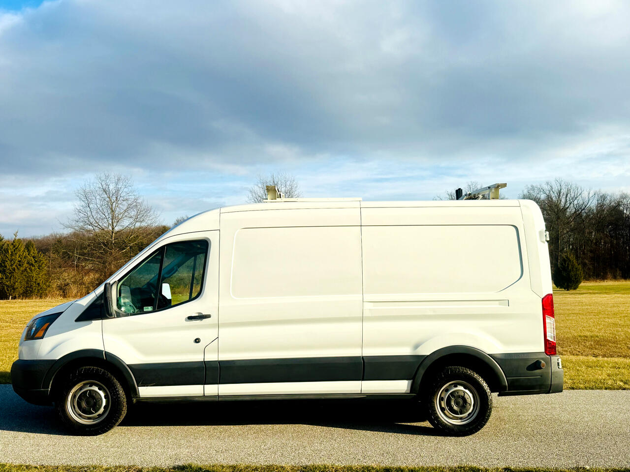2018 Ford Transit 250 Van Med. Roof w/Sliding Pass. 148-in. WB
