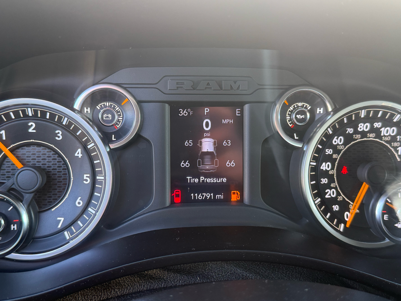 RAM 2500 Tradesman Crew Cab LWB 4WD 2022