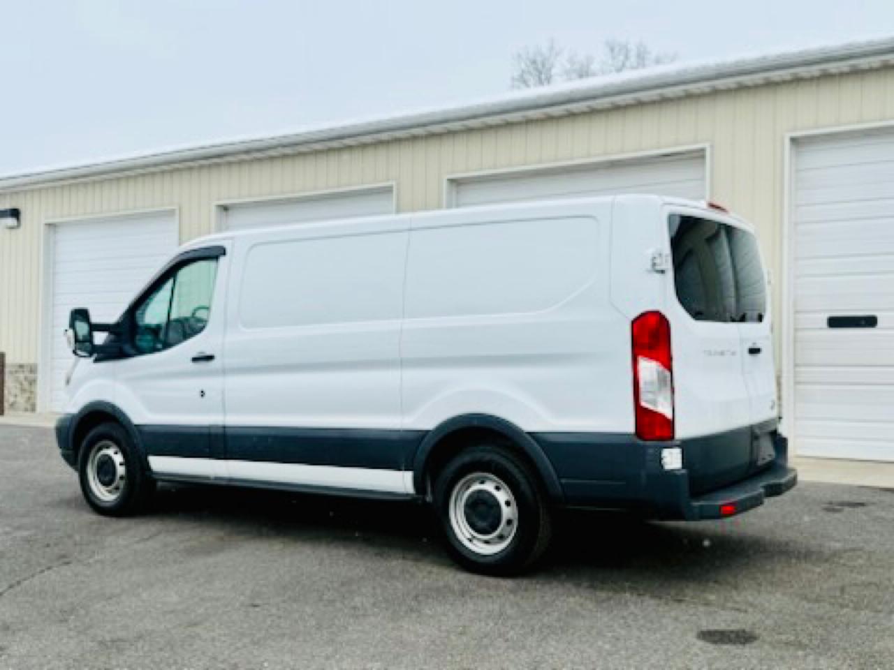 Ford Transit 150 Van Low Roof 60/40 Pass. 130-in. WB 2016