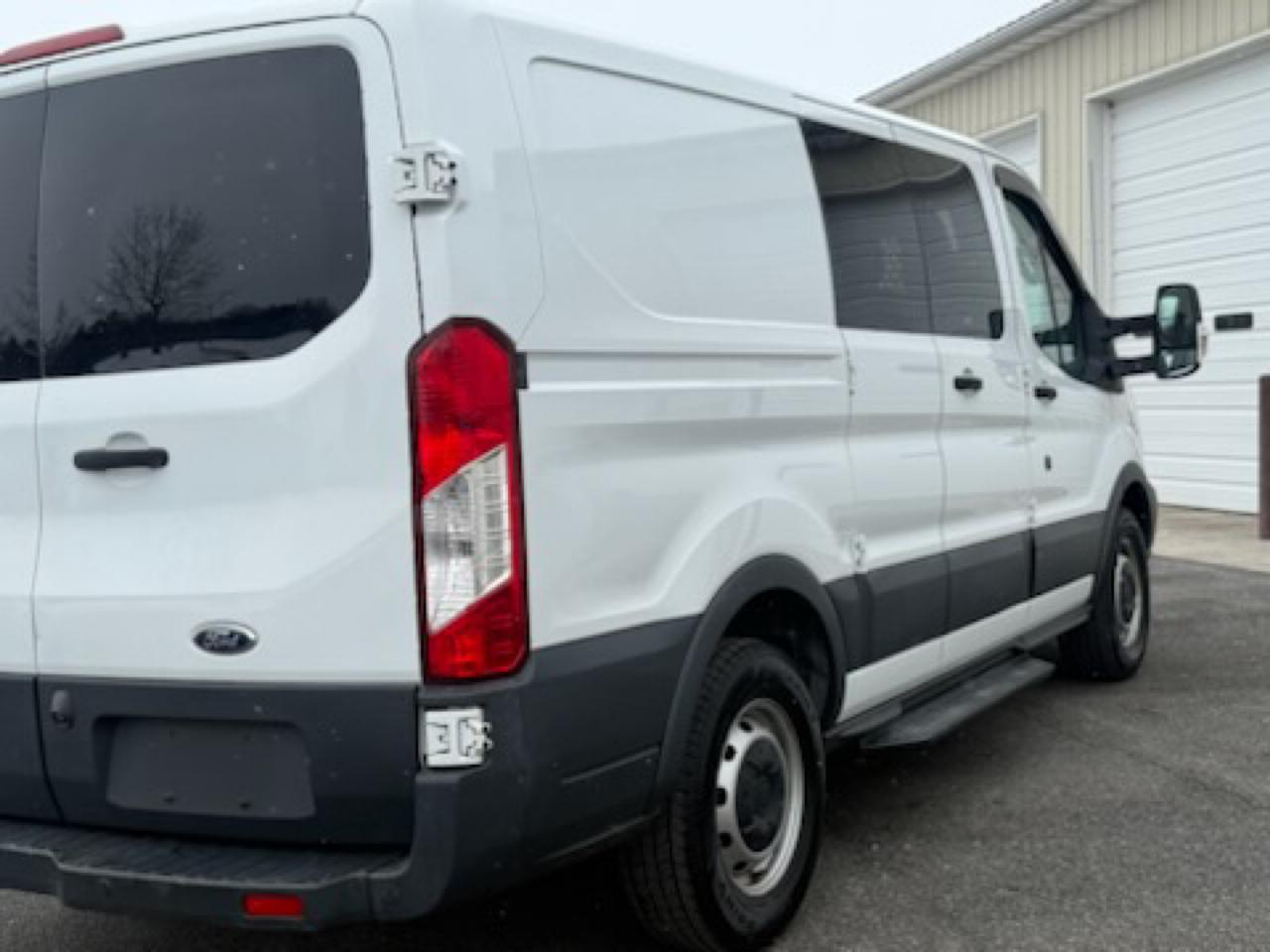 Ford Transit 150 Van Low Roof 60/40 Pass. 130-in. WB 2016