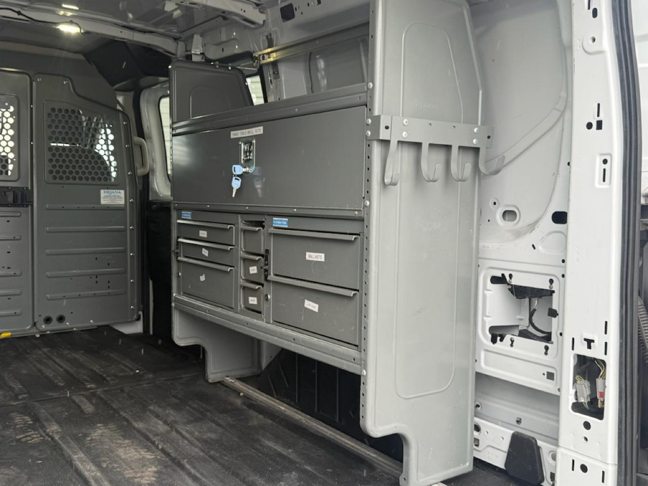 Ford Transit 150 Van Low Roof 60/40 Pass. 130-in. WB 2016