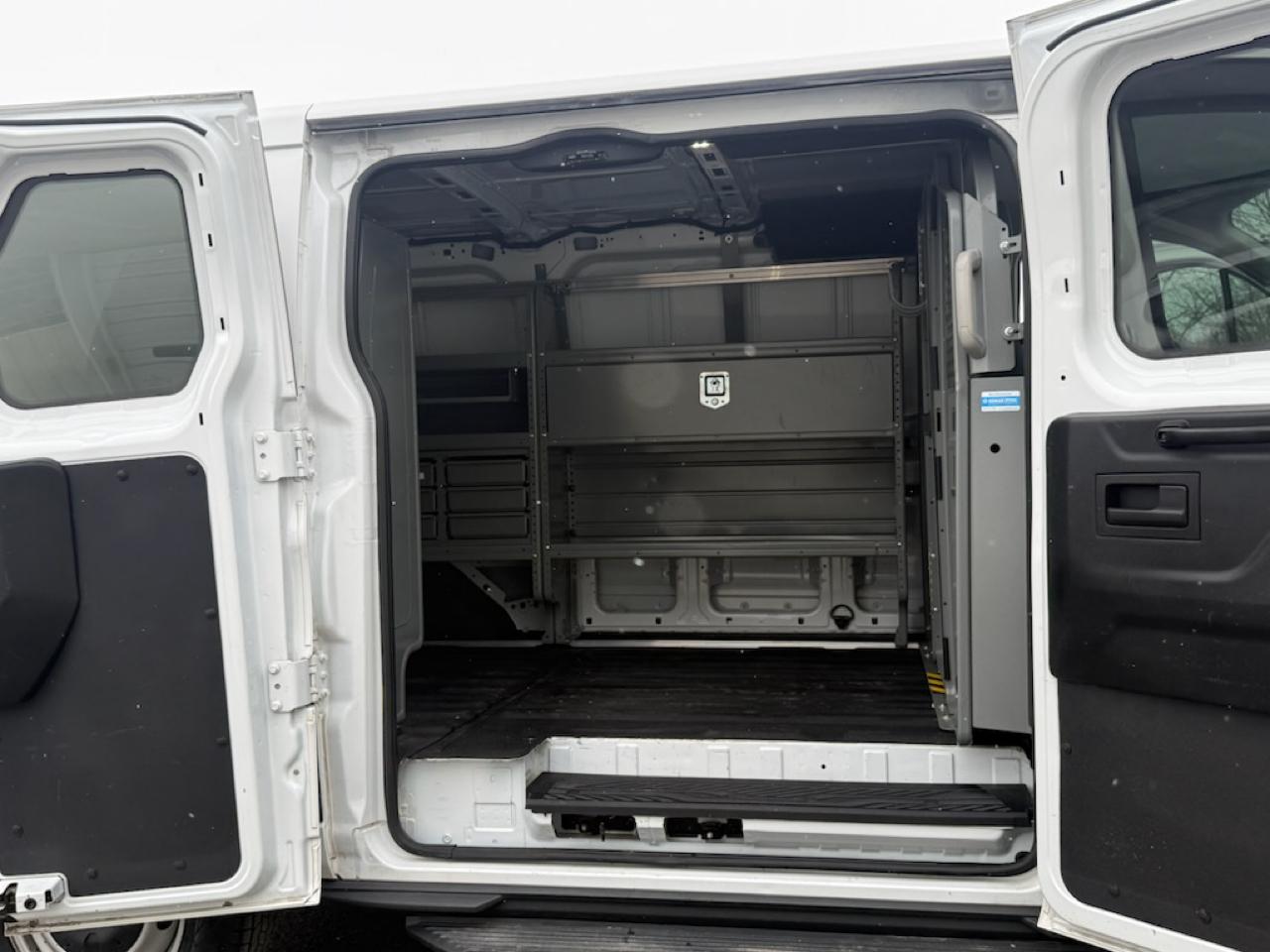 Ford Transit 150 Van Low Roof 60/40 Pass. 130-in. WB 2016