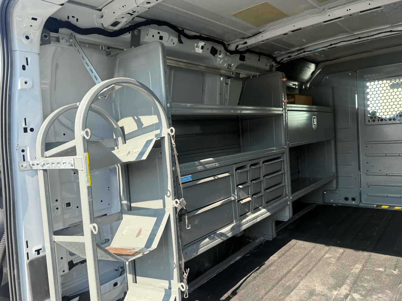 Ford Transit 150 Van Low Roof 60/40 Pass. 130-in. WB 2016