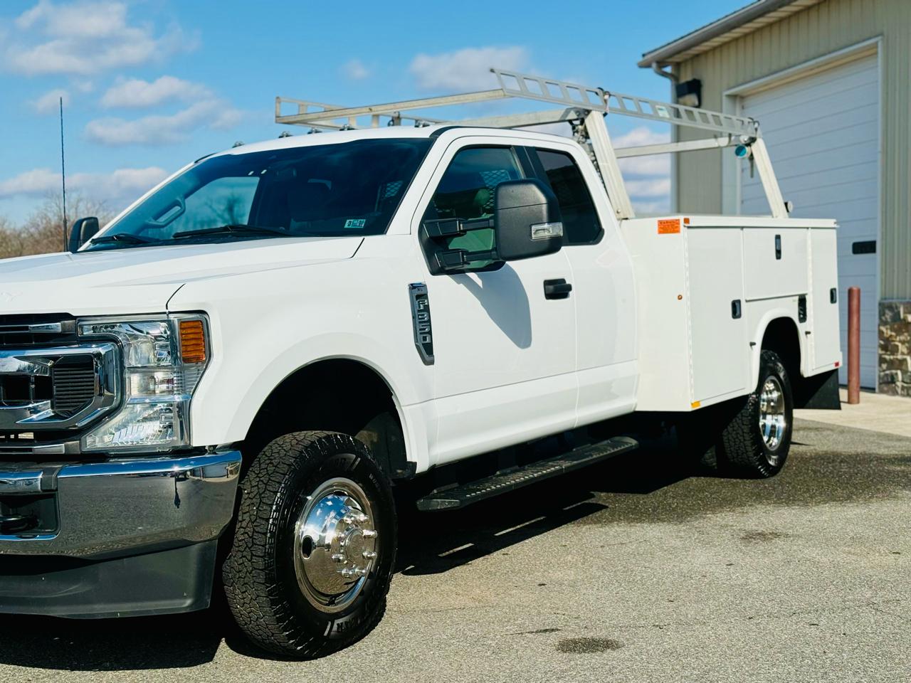 Ford F-350 SD XL SuperCab Long Bed 4WD DRW 2022