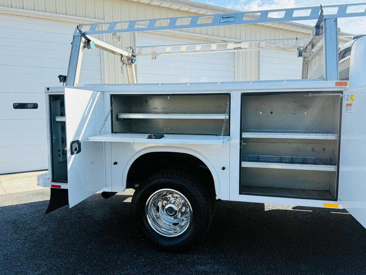 Ford F-350 SD XL SuperCab Long Bed 4WD DRW 2022