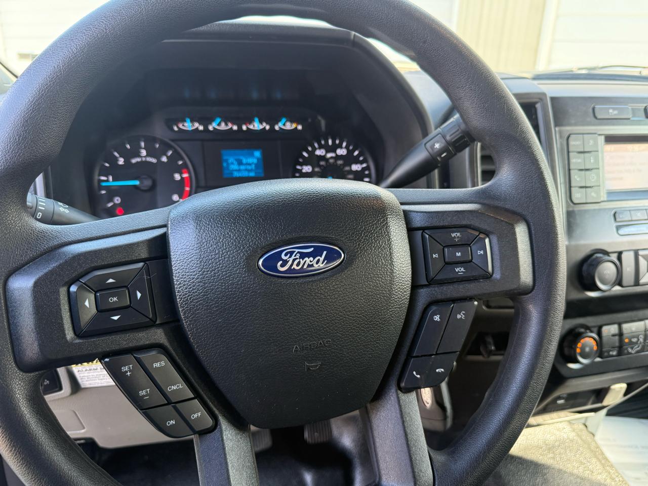 Ford F-350 SD XL SuperCab Long Bed 4WD DRW 2022