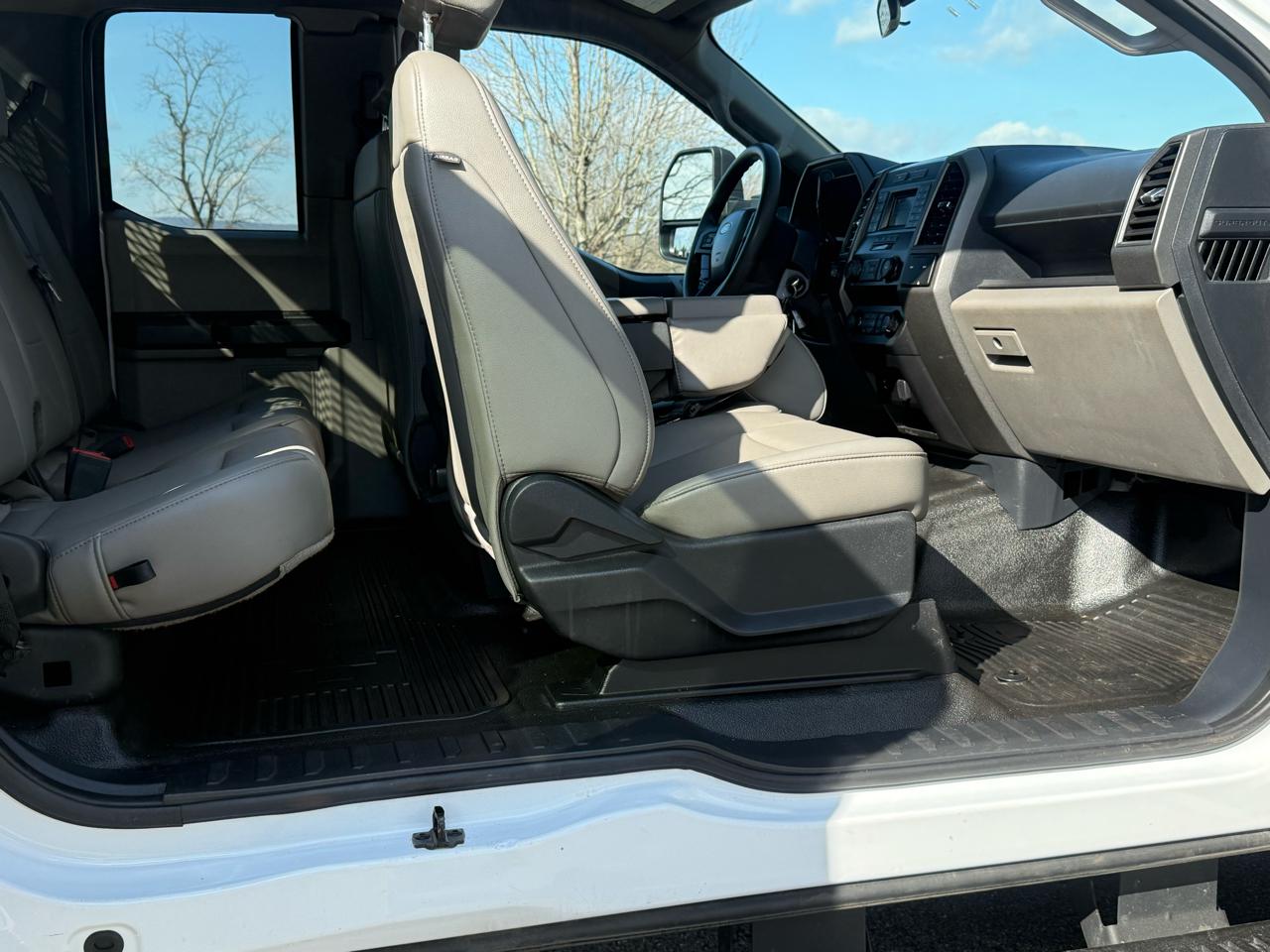 Ford F-350 SD XL SuperCab Long Bed 4WD DRW 2022