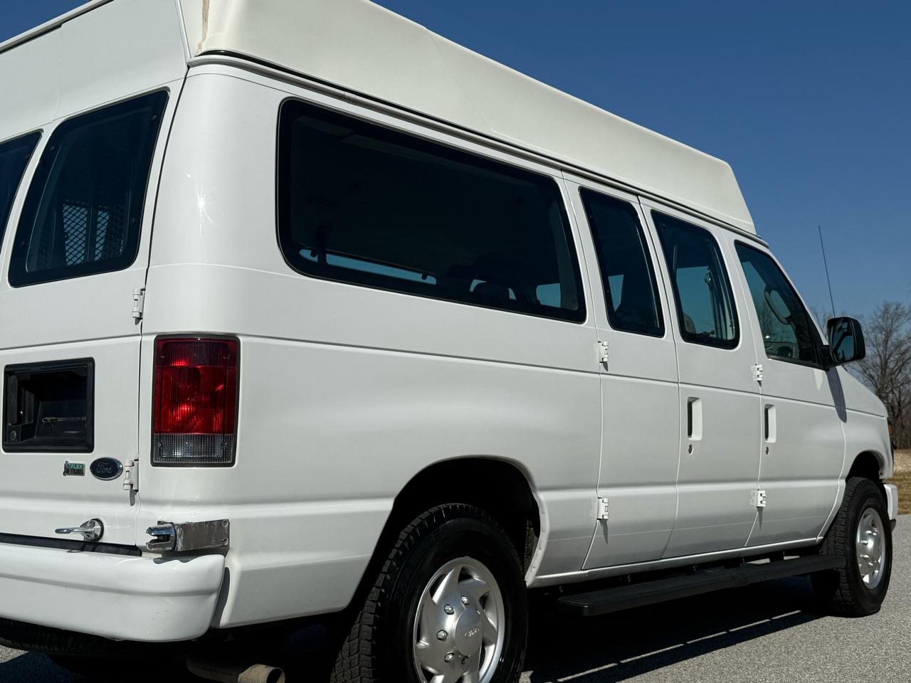 Ford Econoline E-250 2012