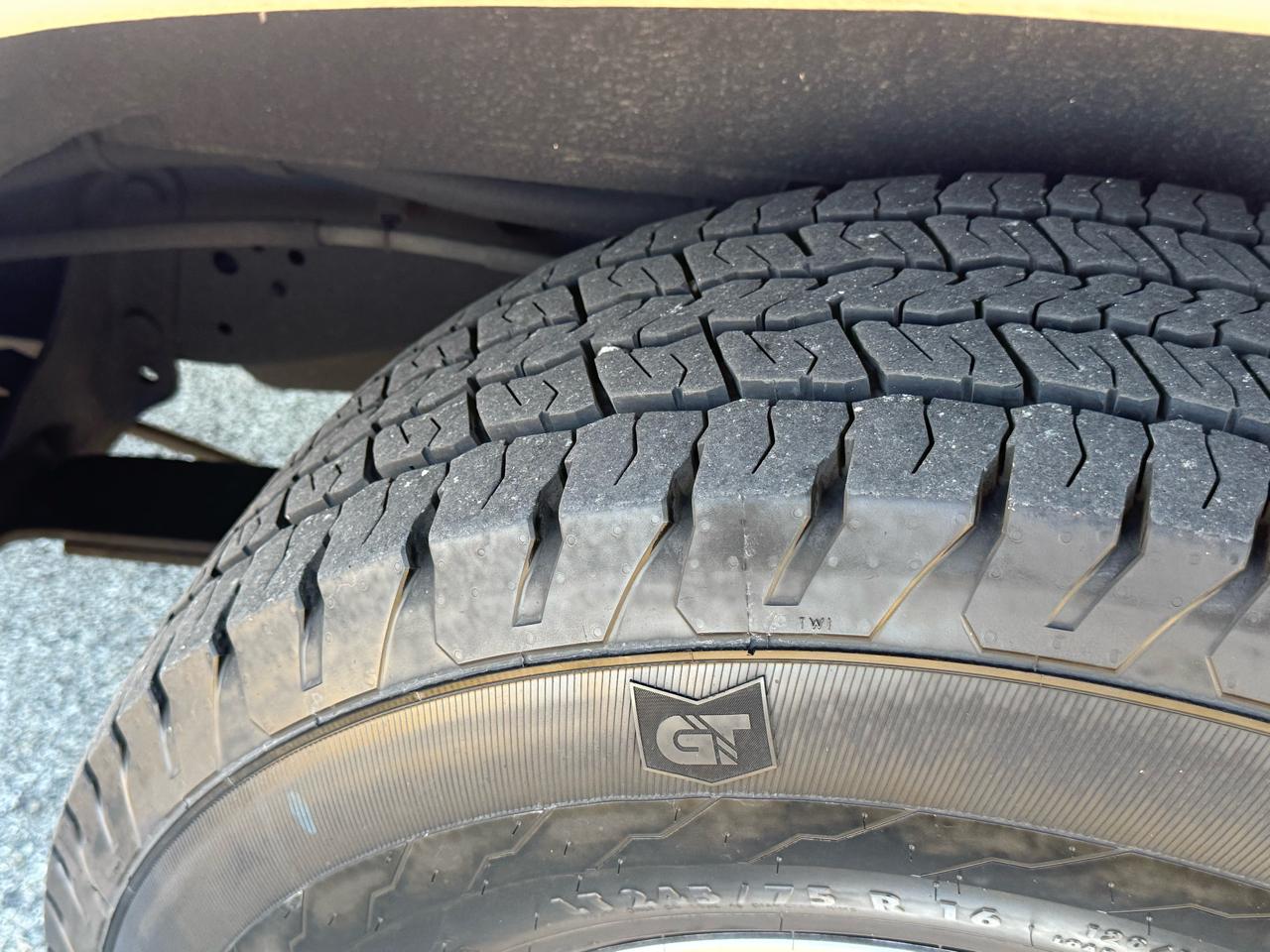 Ford Econoline E-250 2012