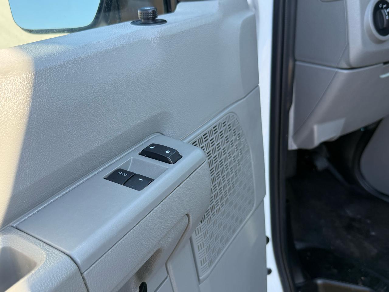 Ford Econoline E-250 2012