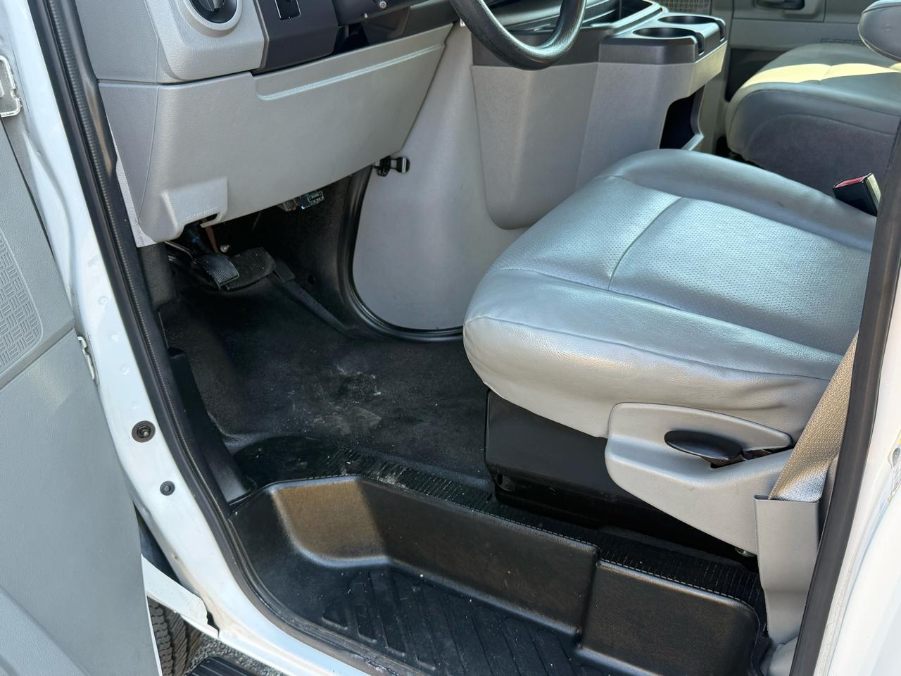 Ford Econoline E-250 2012