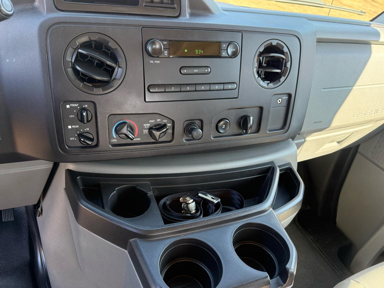 Ford Econoline E-250 2012