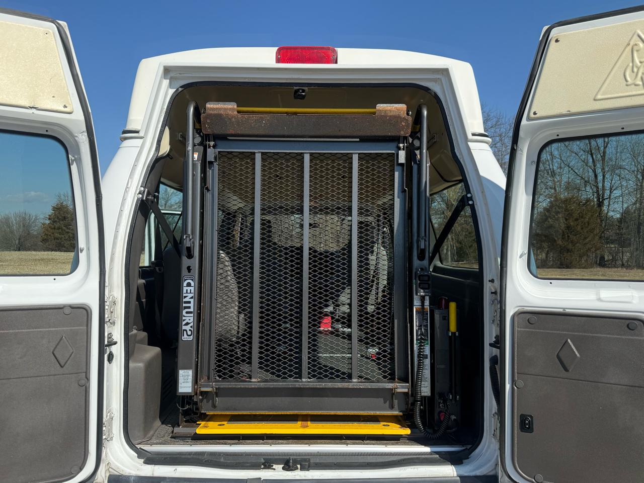 Ford Econoline E-250 2012