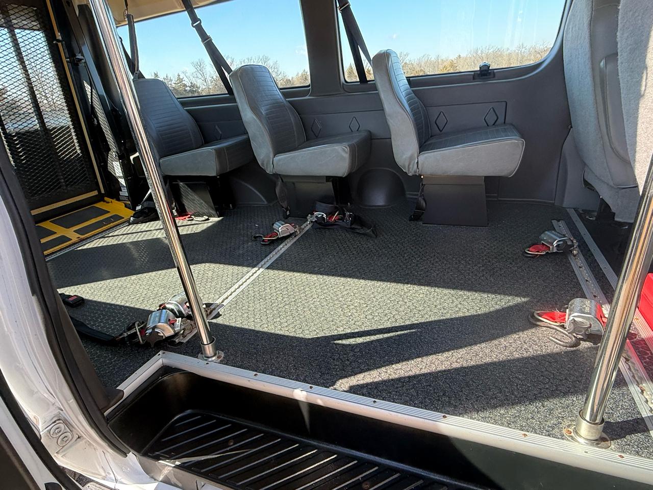 Ford Econoline E-250 2012